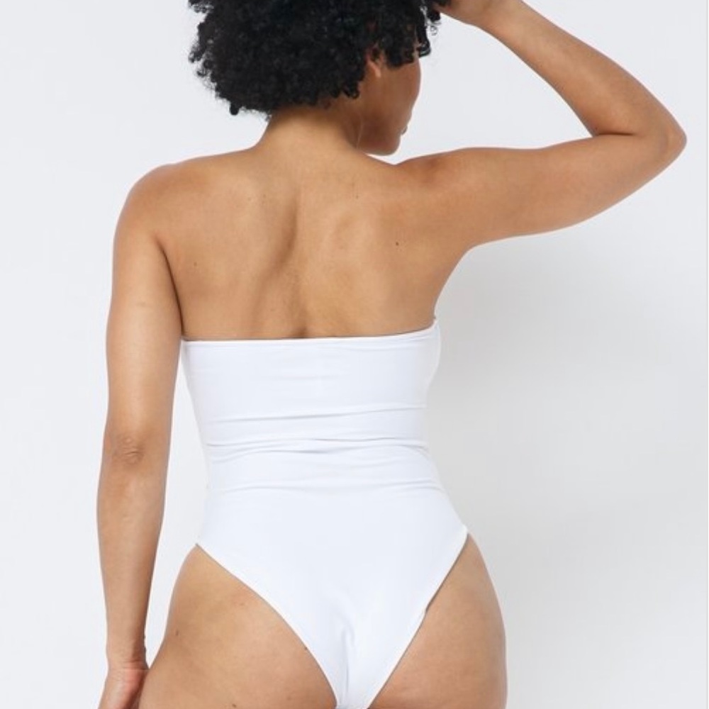 White cutout swimsuit - Picture 3 of 7
